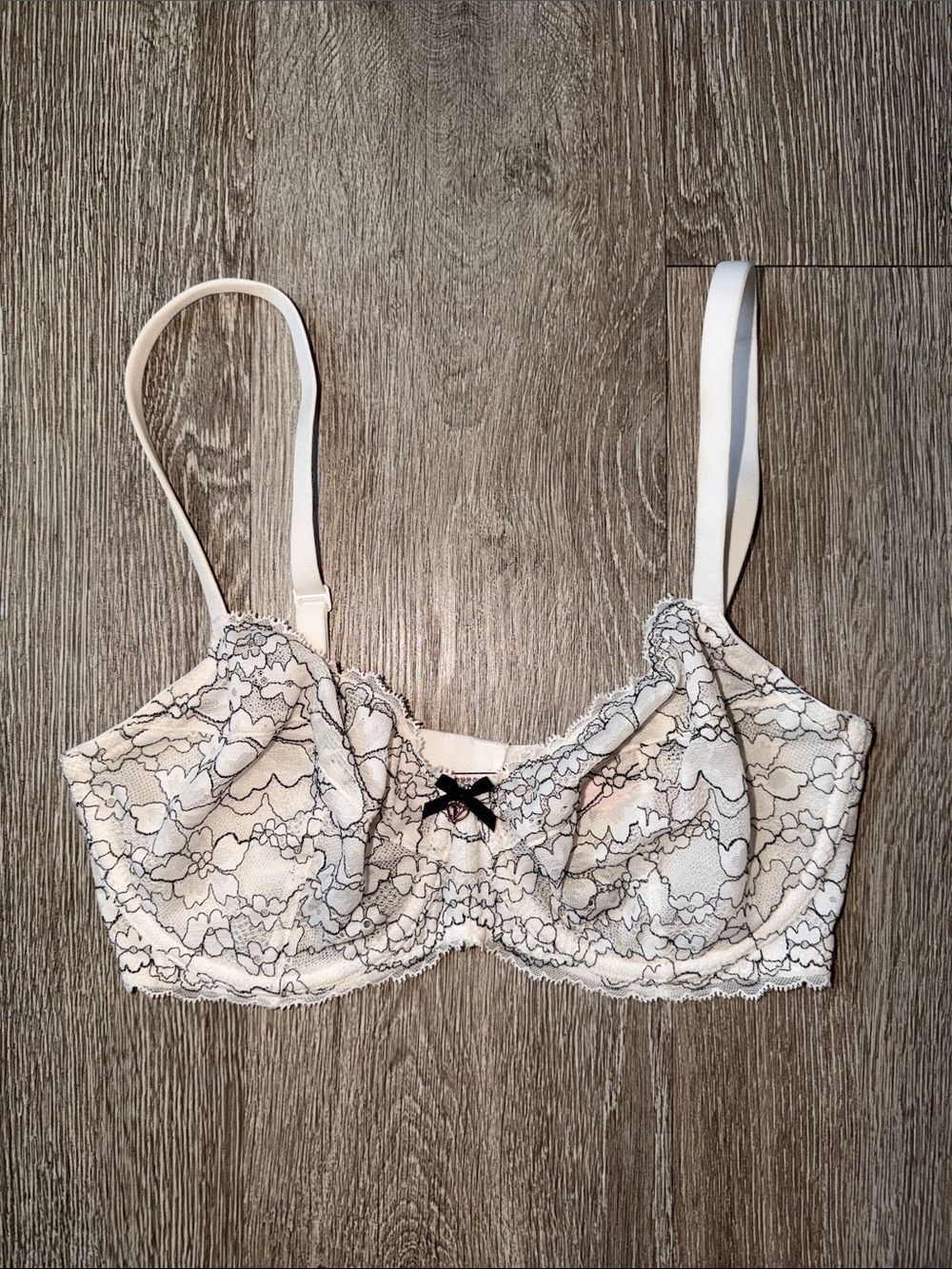 Victoria's Secret Cream Lace Bra with Black Bow  Trim sexy feminine bridal 34dd